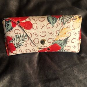 Guess Sunglasses Case New
